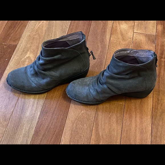 Metallic Dansko zip up ankle booties - Picture 2 of 6